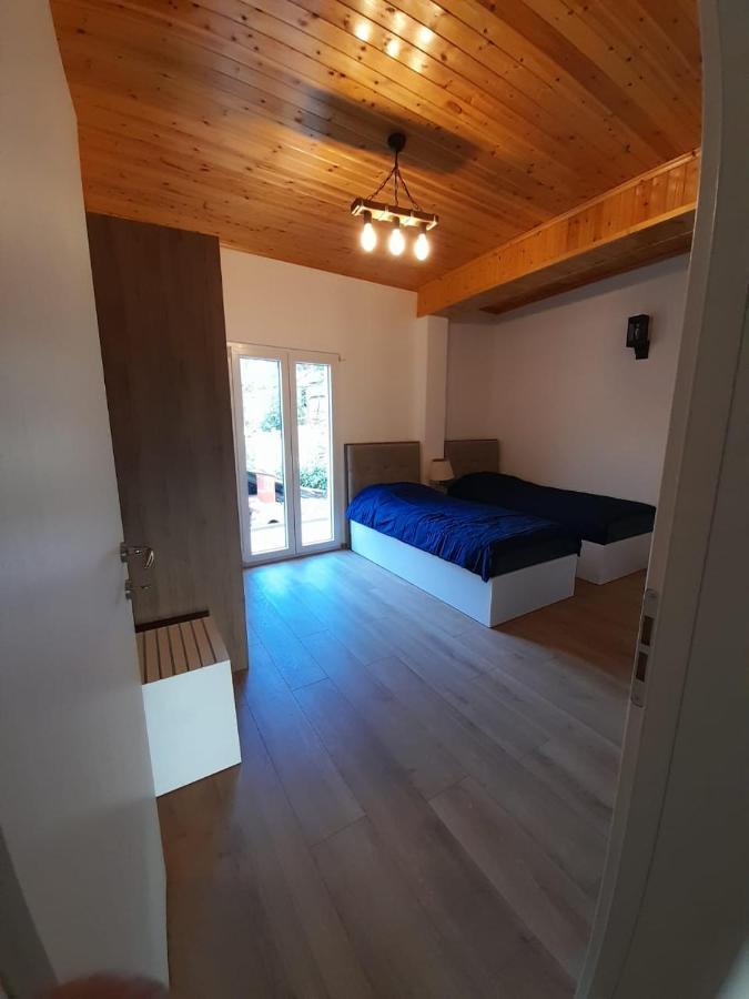 Lodge Bujtina Lugina E Vjoses *