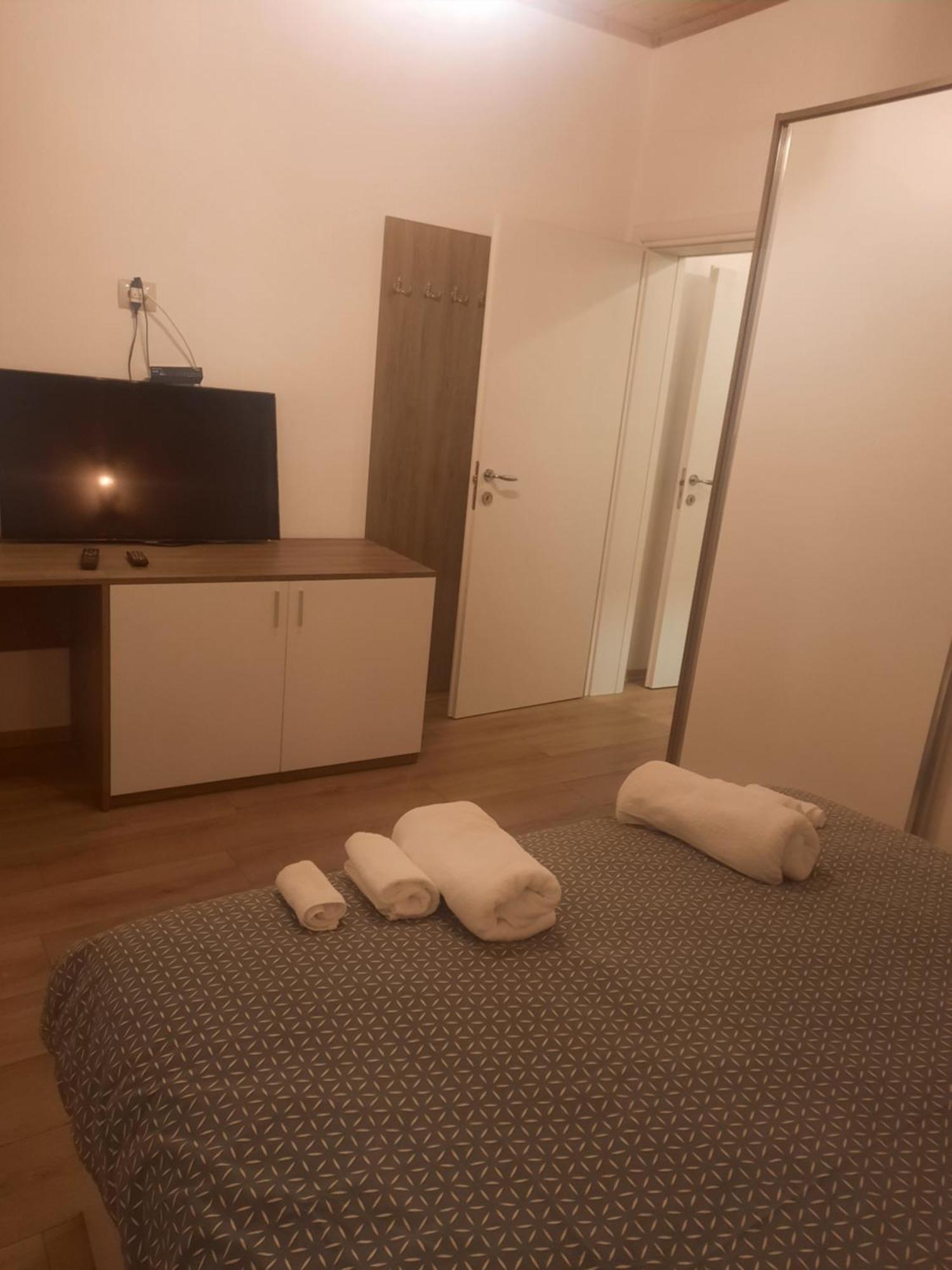 Bujtina Lugina E Vjoses Lodge *